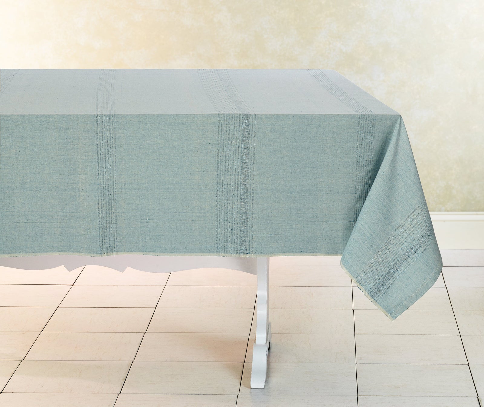 Tablecloths and Runners for Moments Around the Table