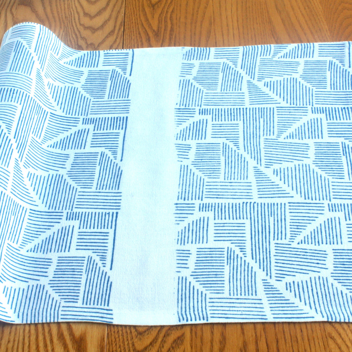 GEOMETRIC BLUE Runner