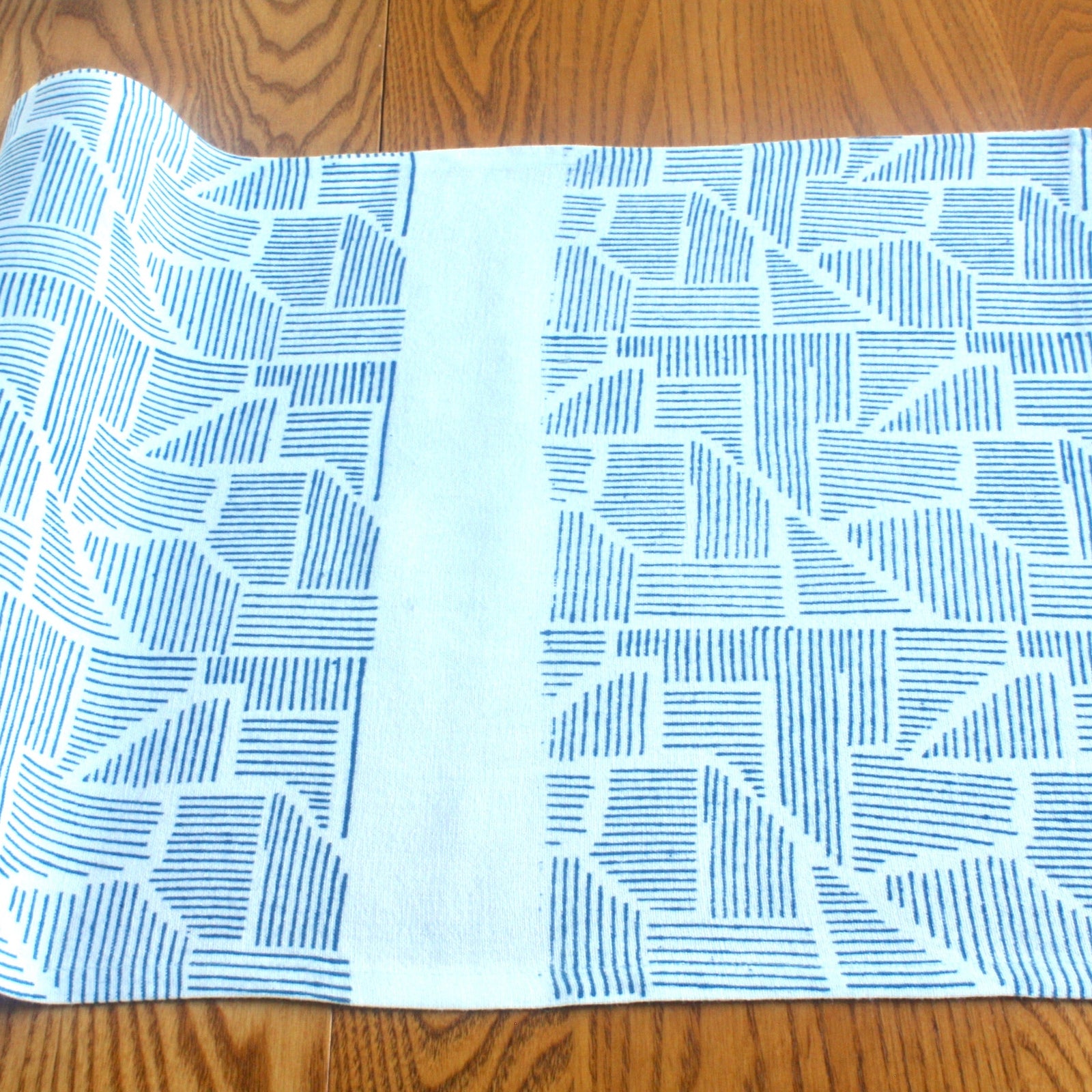 GEOMETRIC BLUE Runner