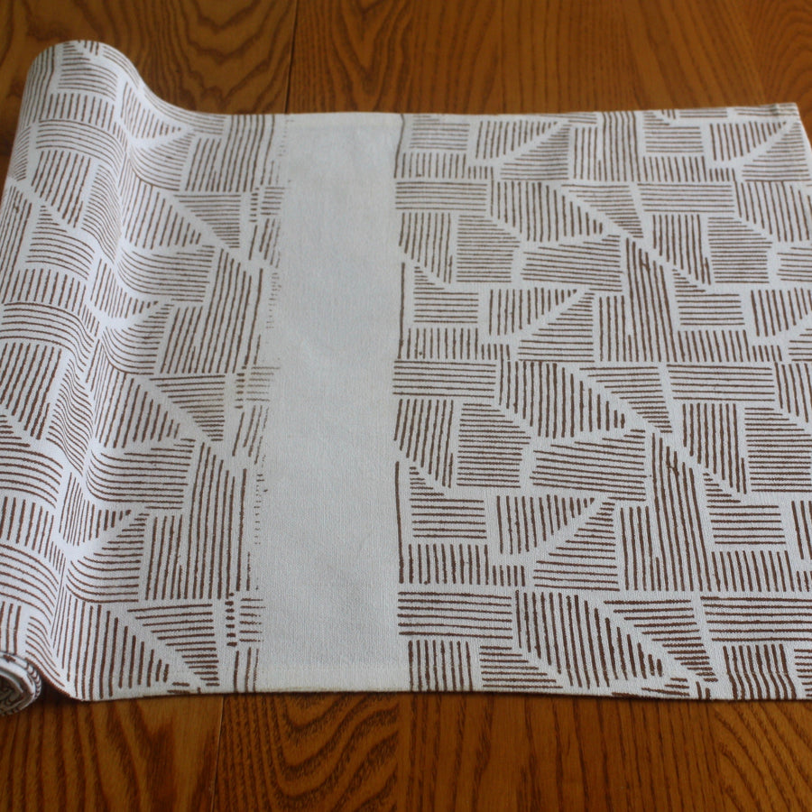 GEOMETRIC BRONZE Runner