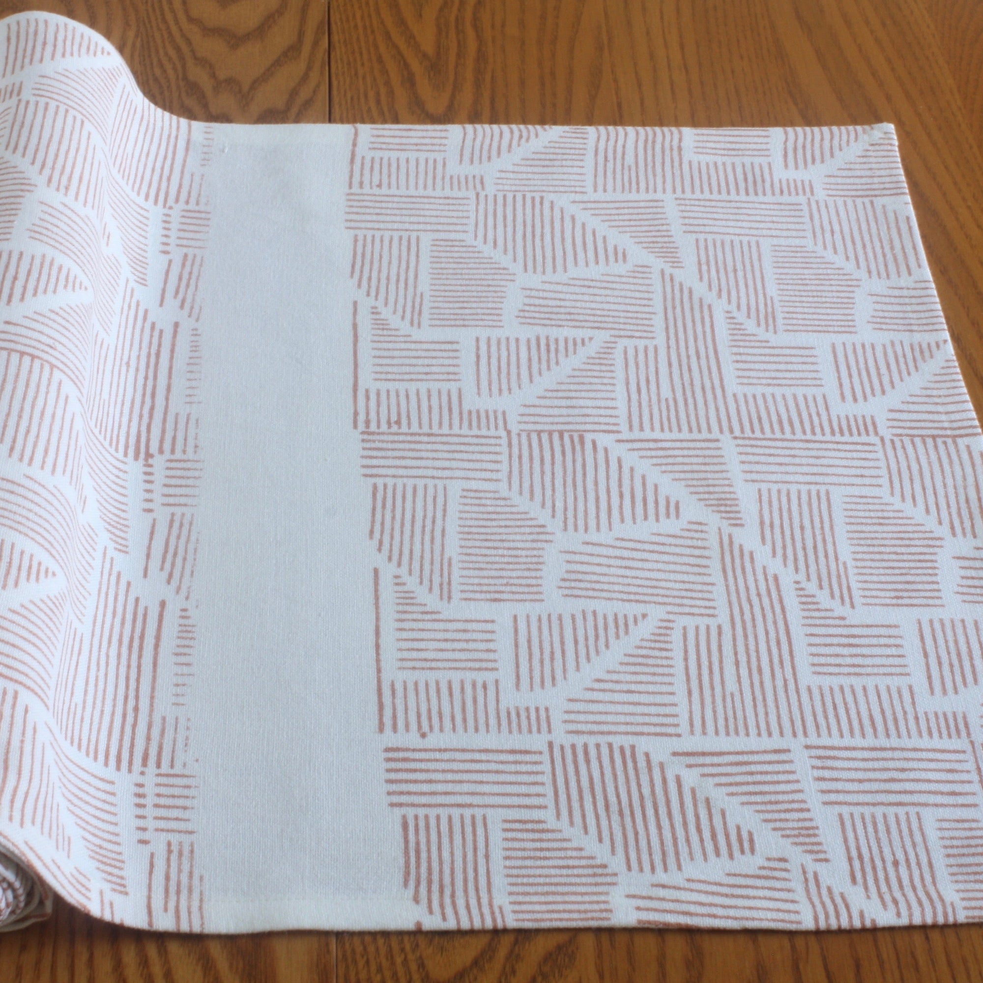 GEOMETRIC ROSE Runner