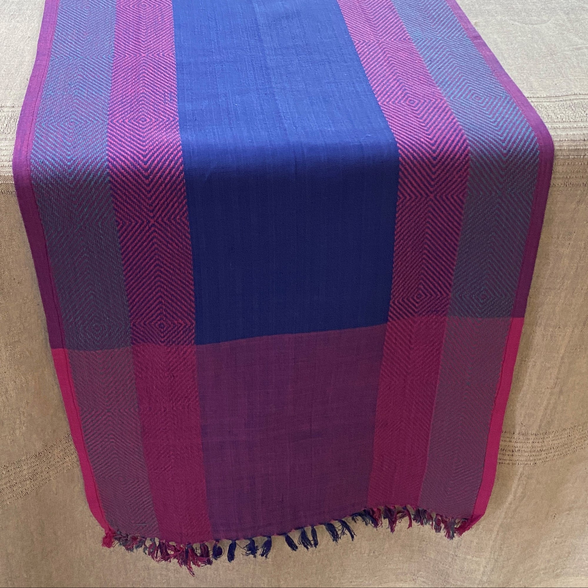 TRADITIONS BLUE Runner